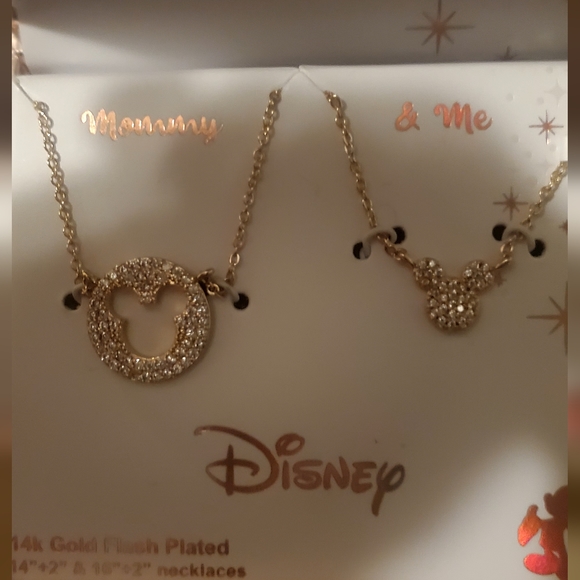 2 DISNEY BOX SETS - Picture 2 of 10